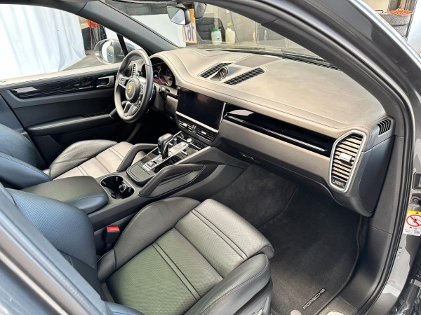 Купить Porsche Cayenne E-Hybrid Head Up*Panorama*Leder*1.Hand в Литве | фото №26 | Unis.lt