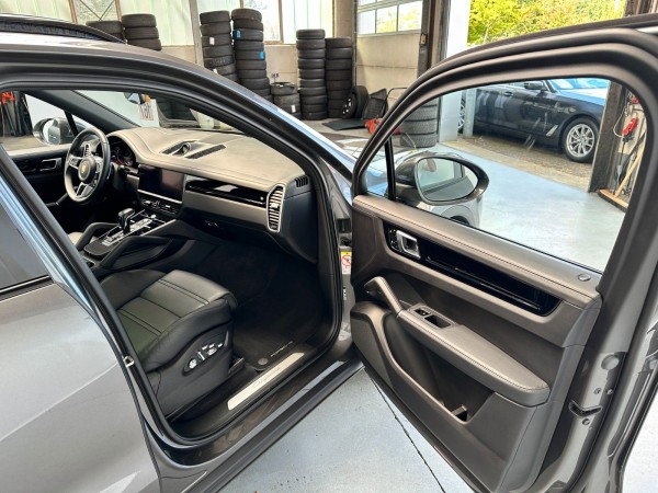 Купить Porsche Cayenne E-Hybrid Head Up*Panorama*Leder*1.Hand в Литве | фото №27 | Unis.lt
