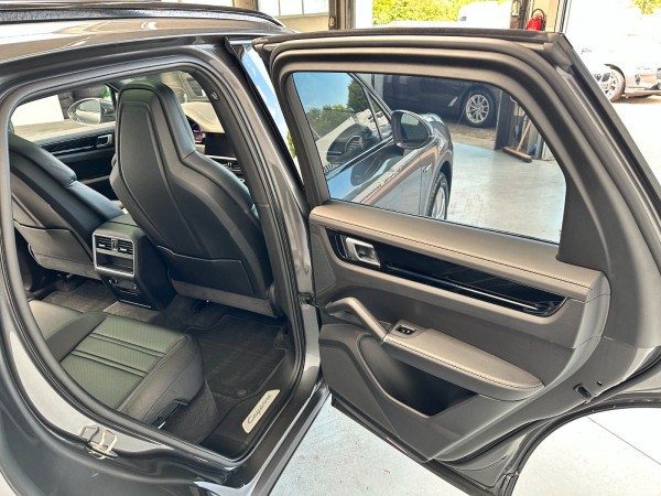 Купить Porsche Cayenne E-Hybrid Head Up*Panorama*Leder*1.Hand в Литве | фото №28 | Unis.lt