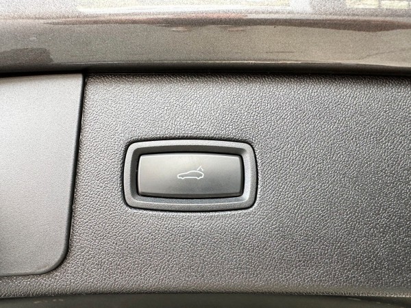 Купить Porsche Cayenne E-Hybrid Head Up*Panorama*Leder*1.Hand в Литве | фото №29 | Unis.lt