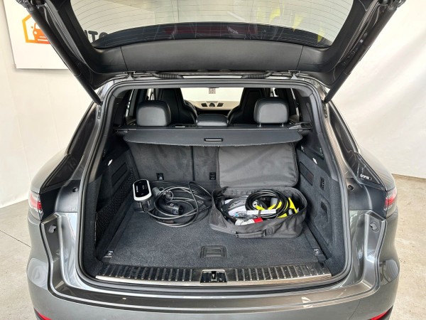 Купить Porsche Cayenne E-Hybrid Head Up*Panorama*Leder*1.Hand в Литве | фото №31 | Unis.lt