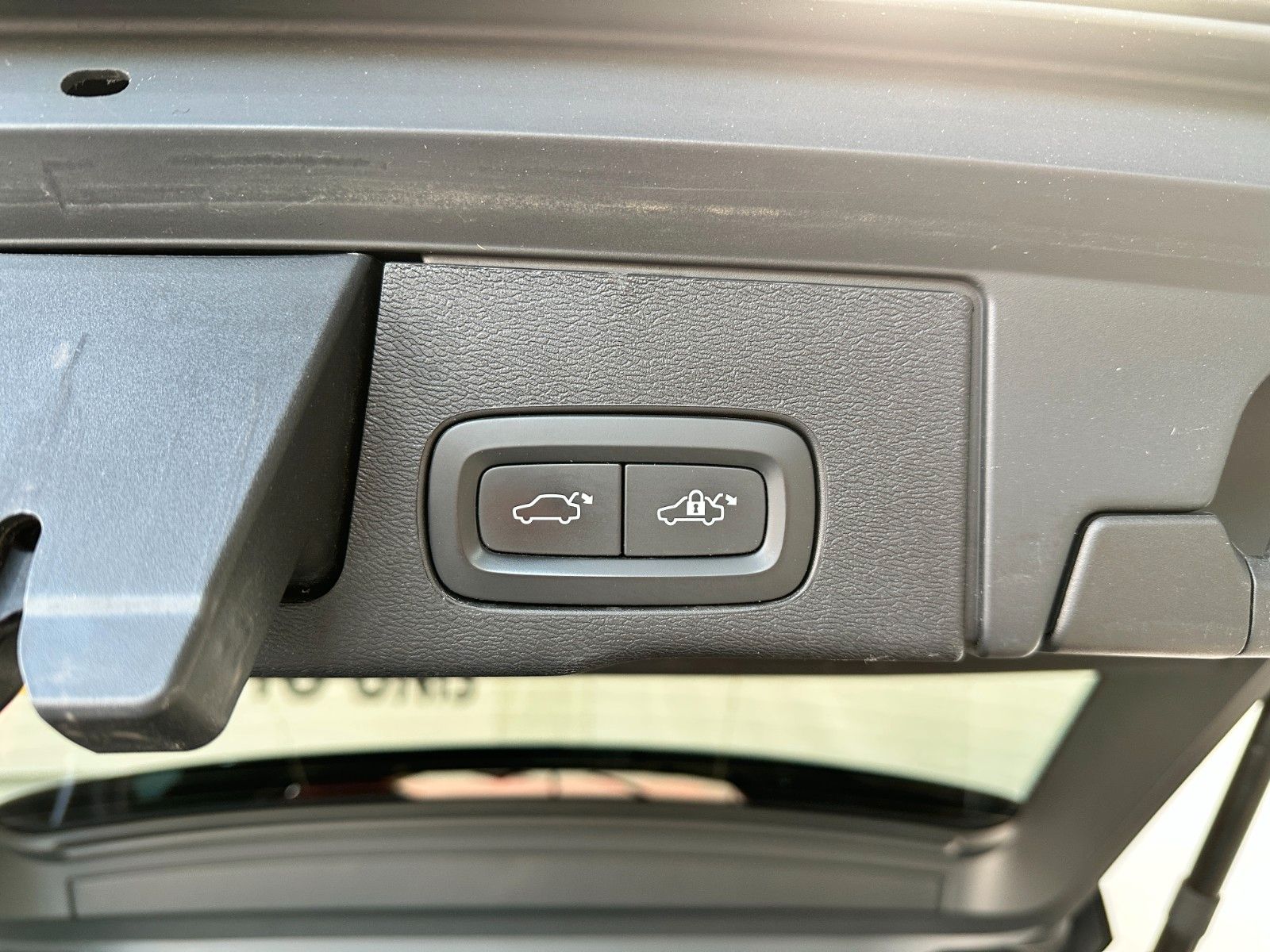 pirkite Lietuvoje Volvo XC 60 Plus Bright Recharge T6 AWD Led Panorama | nuotrauka №23 | Unis.lt