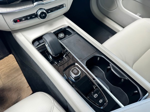 pirkite Lietuvoje Volvo XC60 T6 Plug-In AWD Panoramadach Led Navi | nuotrauka №15 | Unis.lt