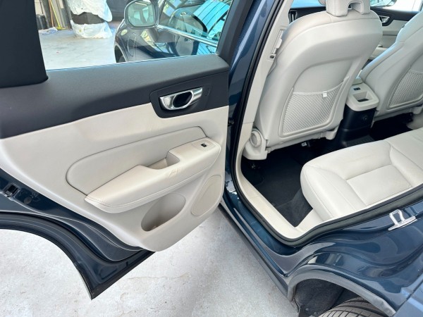 pirkite Lietuvoje Volvo XC60 T6 Plug-In AWD Panoramadach Led Navi | nuotrauka №22 | Unis.lt