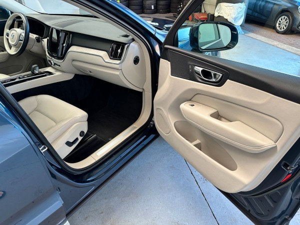 pirkite Lietuvoje Volvo XC60 T6 Plug-In AWD Panoramadach Led Navi | nuotrauka №23 | Unis.lt