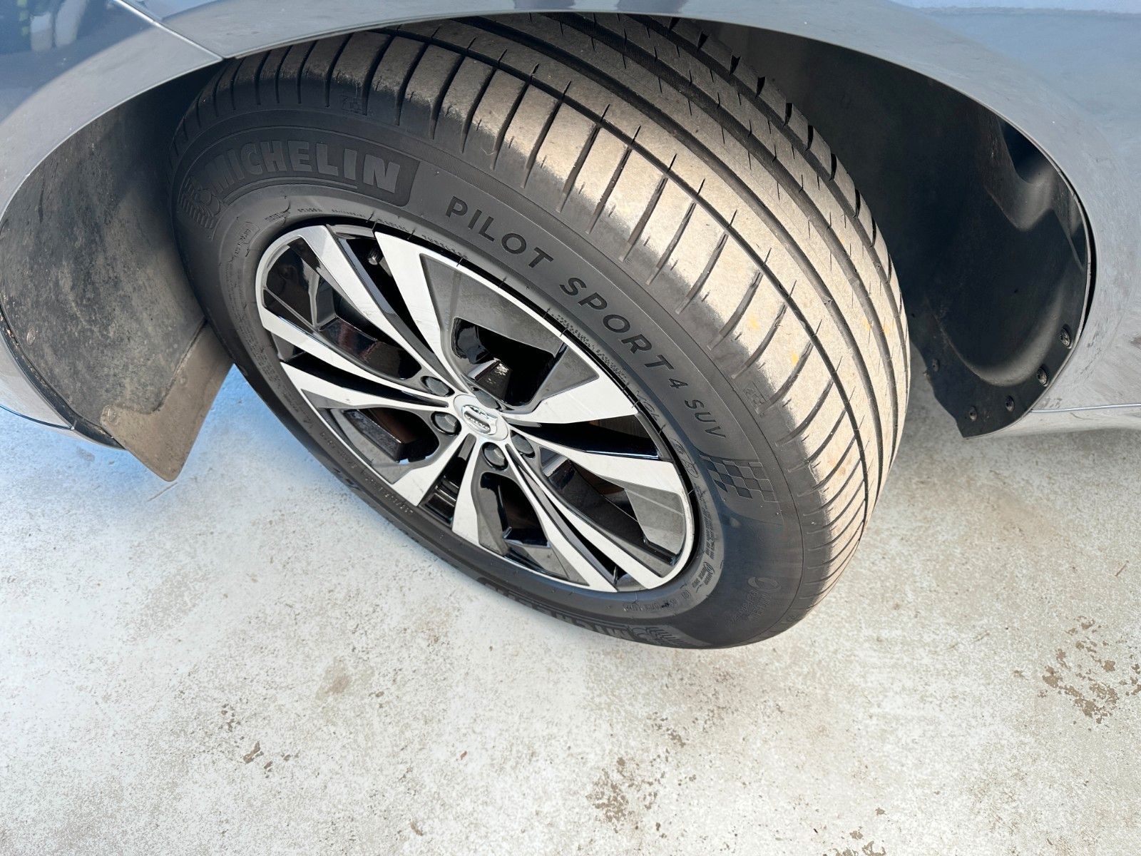 pirkite Lietuvoje Volvo XC60 T6 Plug-In AWD Panoramadach Led Navi | nuotrauka №26 | Unis.lt