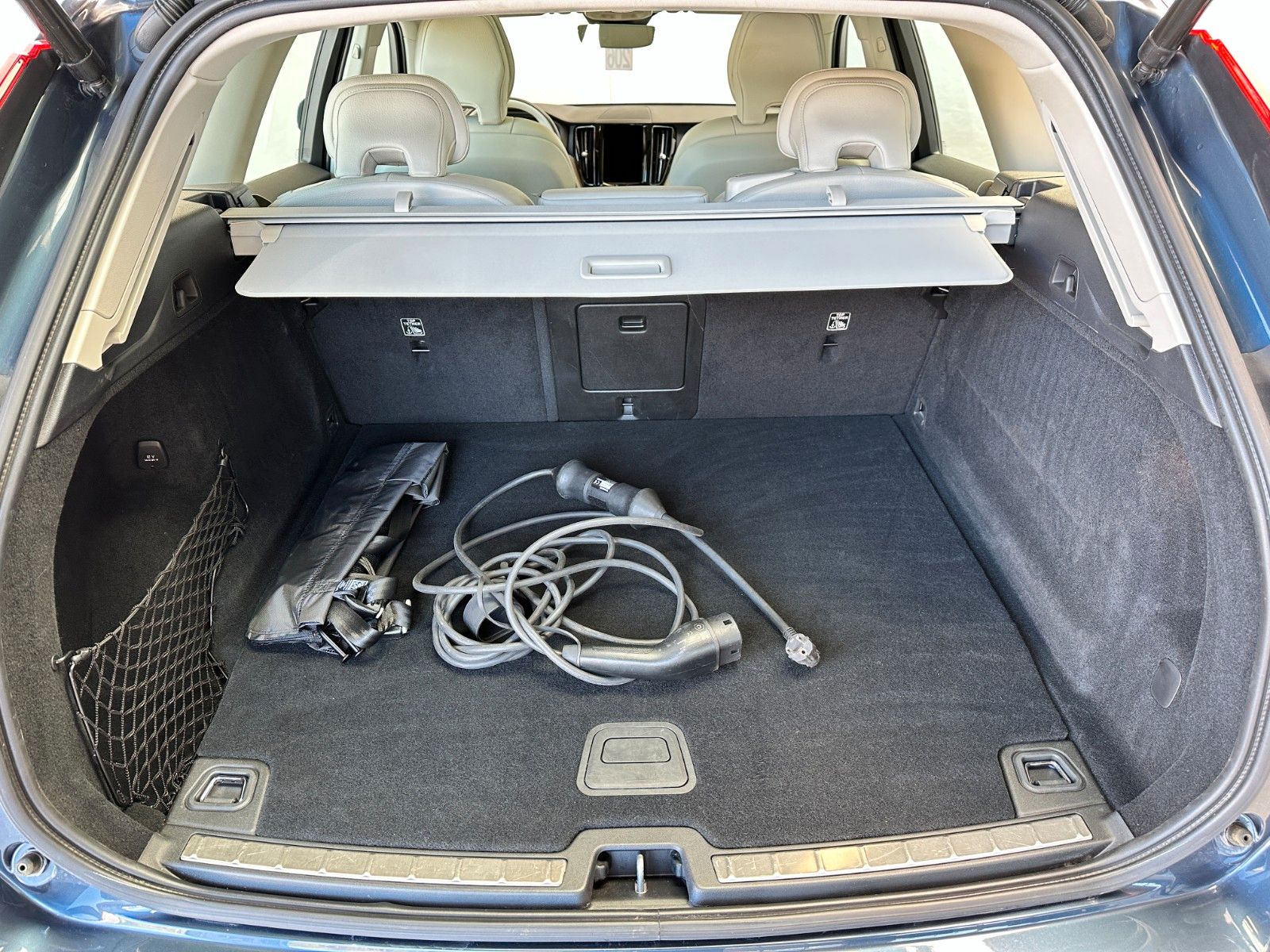 pirkite Lietuvoje Volvo XC60 T6 Plug-In AWD Panoramadach Led Navi | nuotrauka №27 | Unis.lt