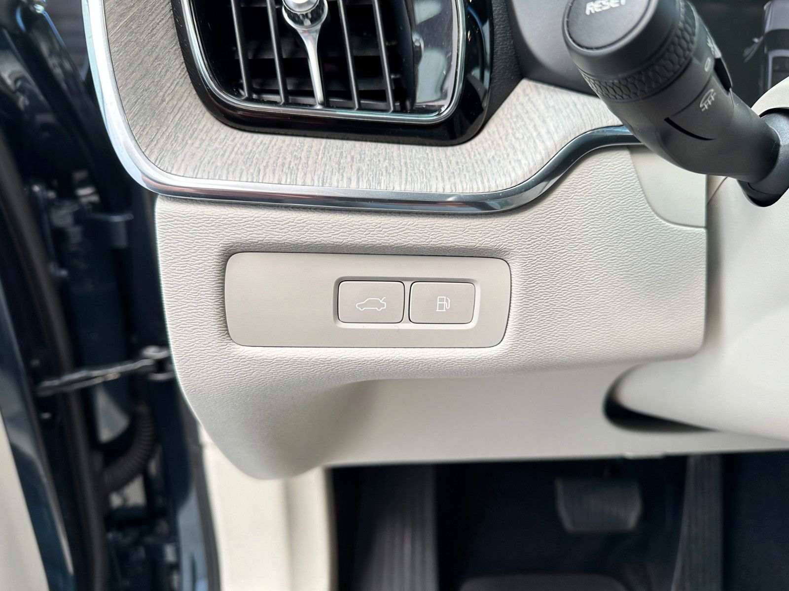 pirkite Lietuvoje Volvo XC60 T6 Plug-In AWD Panoramadach Led Navi | nuotrauka №7 | Unis.lt