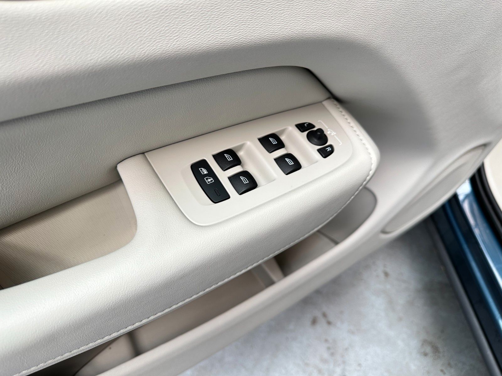 pirkite Lietuvoje Volvo XC60 T6 Plug-In AWD Panoramadach Led Navi | nuotrauka №8 | Unis.lt