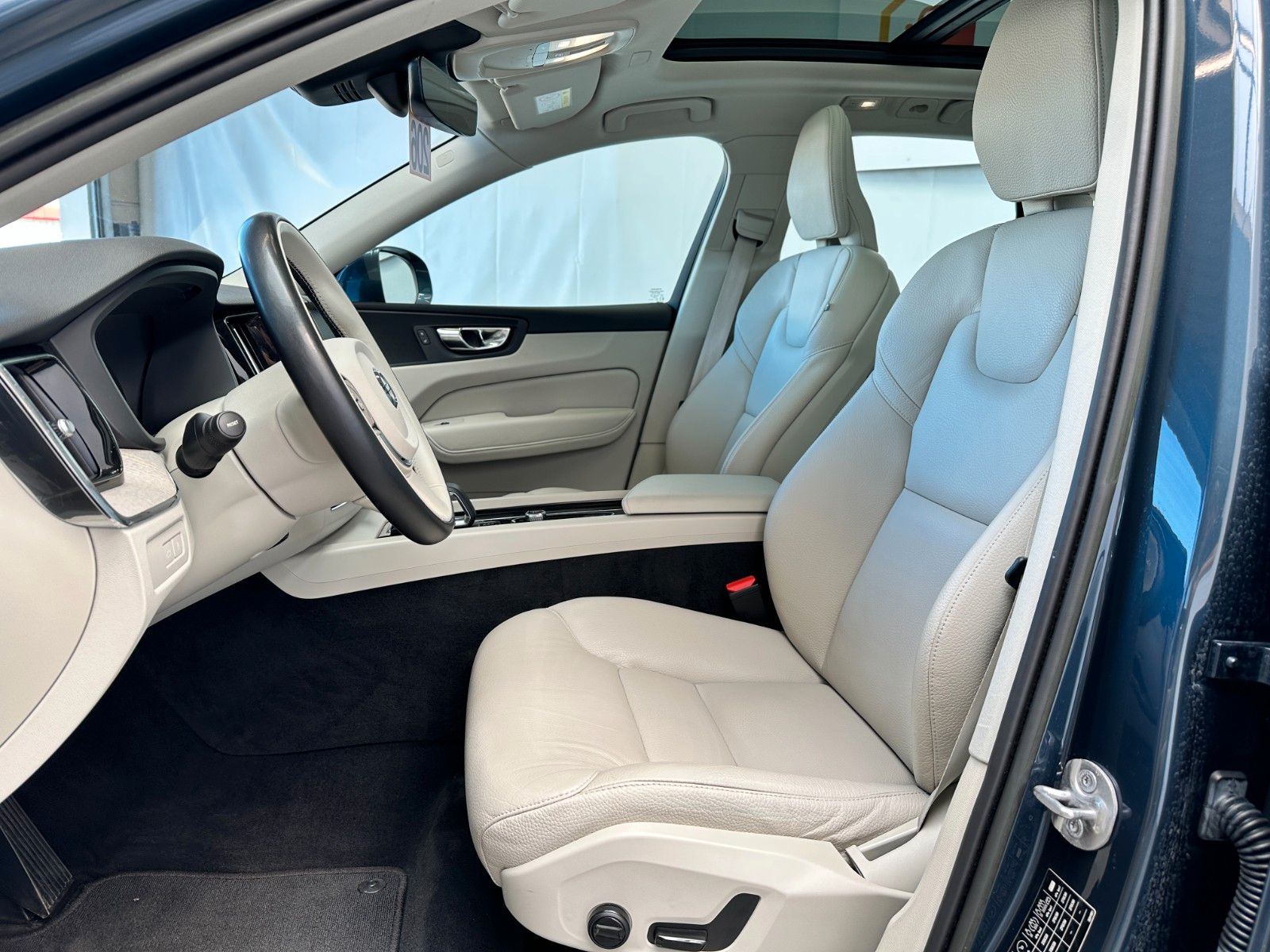 pirkite Lietuvoje Volvo XC60 T6 Plug-In AWD Panoramadach Led Navi | nuotrauka №9 | Unis.lt