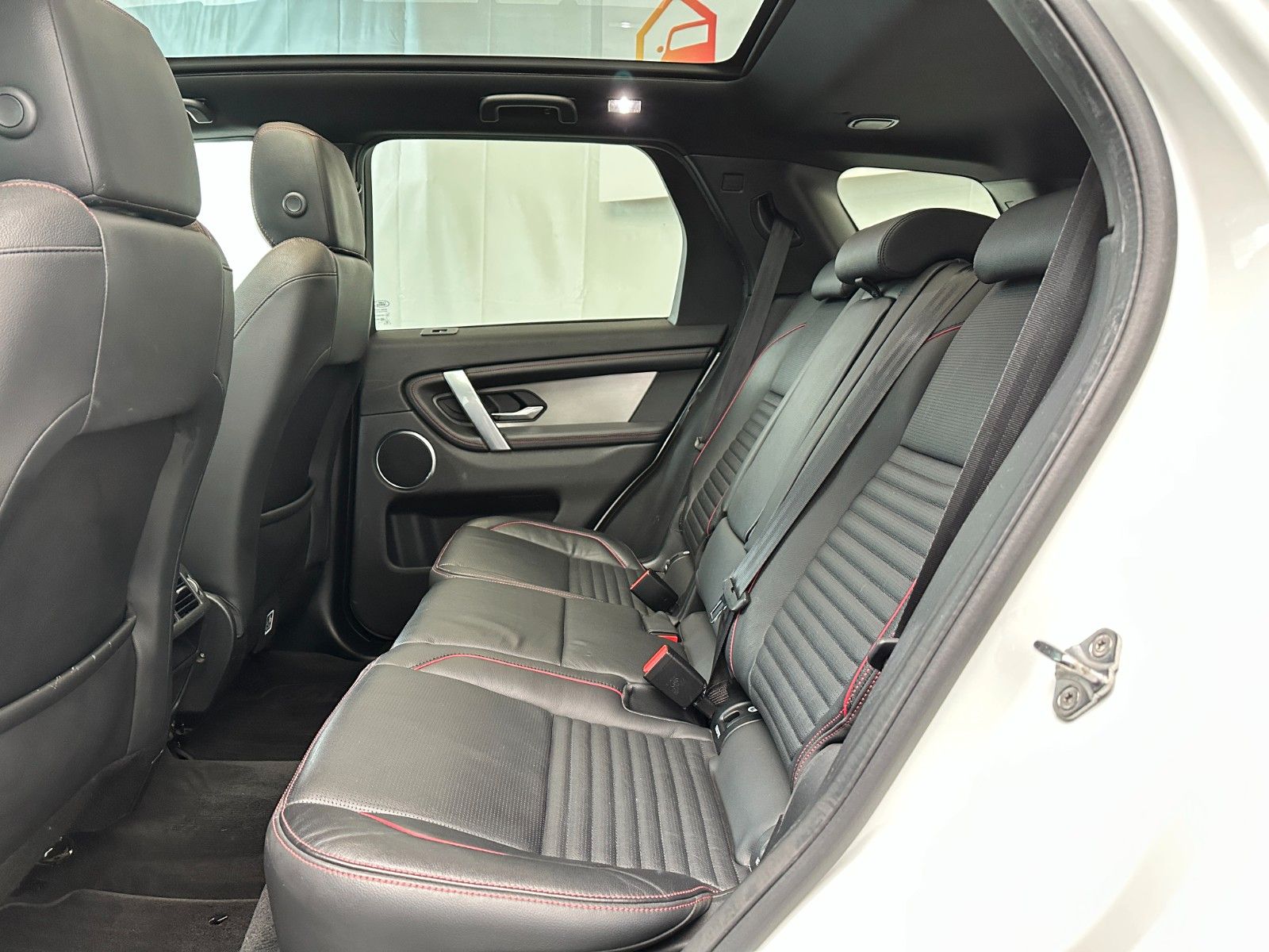 pirkite Lietuvoje Land Rover Discovery Sport R-Dynamic AWD Plug-in Head-Up | nuotrauka №11 | Unis.lt