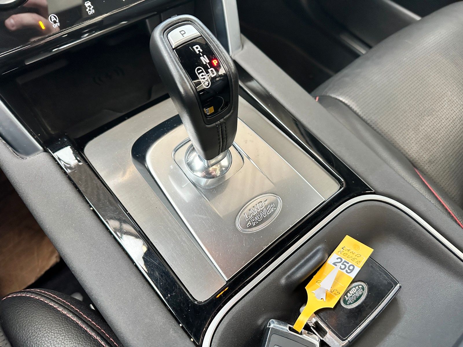 pirkite Lietuvoje Land Rover Discovery Sport R-Dynamic AWD Plug-in Head-Up | nuotrauka №17 | Unis.lt