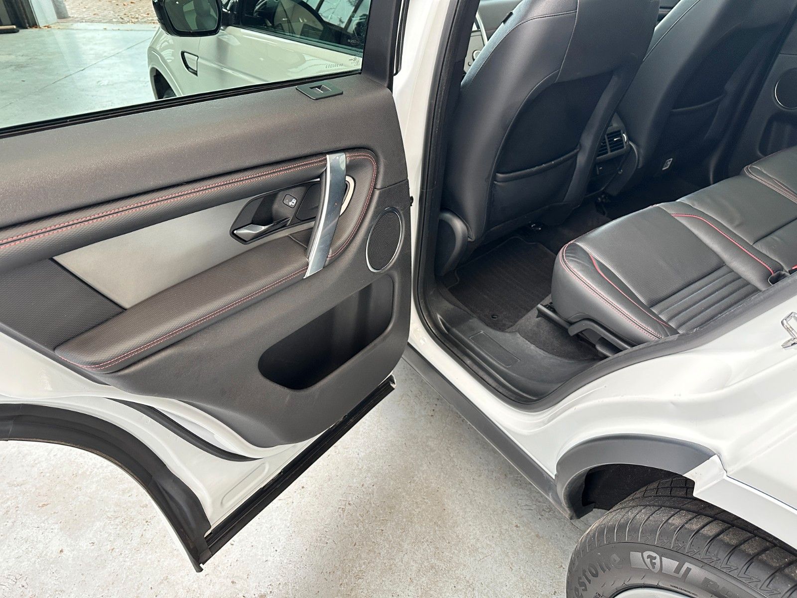 pirkite Lietuvoje Land Rover Discovery Sport R-Dynamic AWD Plug-in Head-Up | nuotrauka №22 | Unis.lt