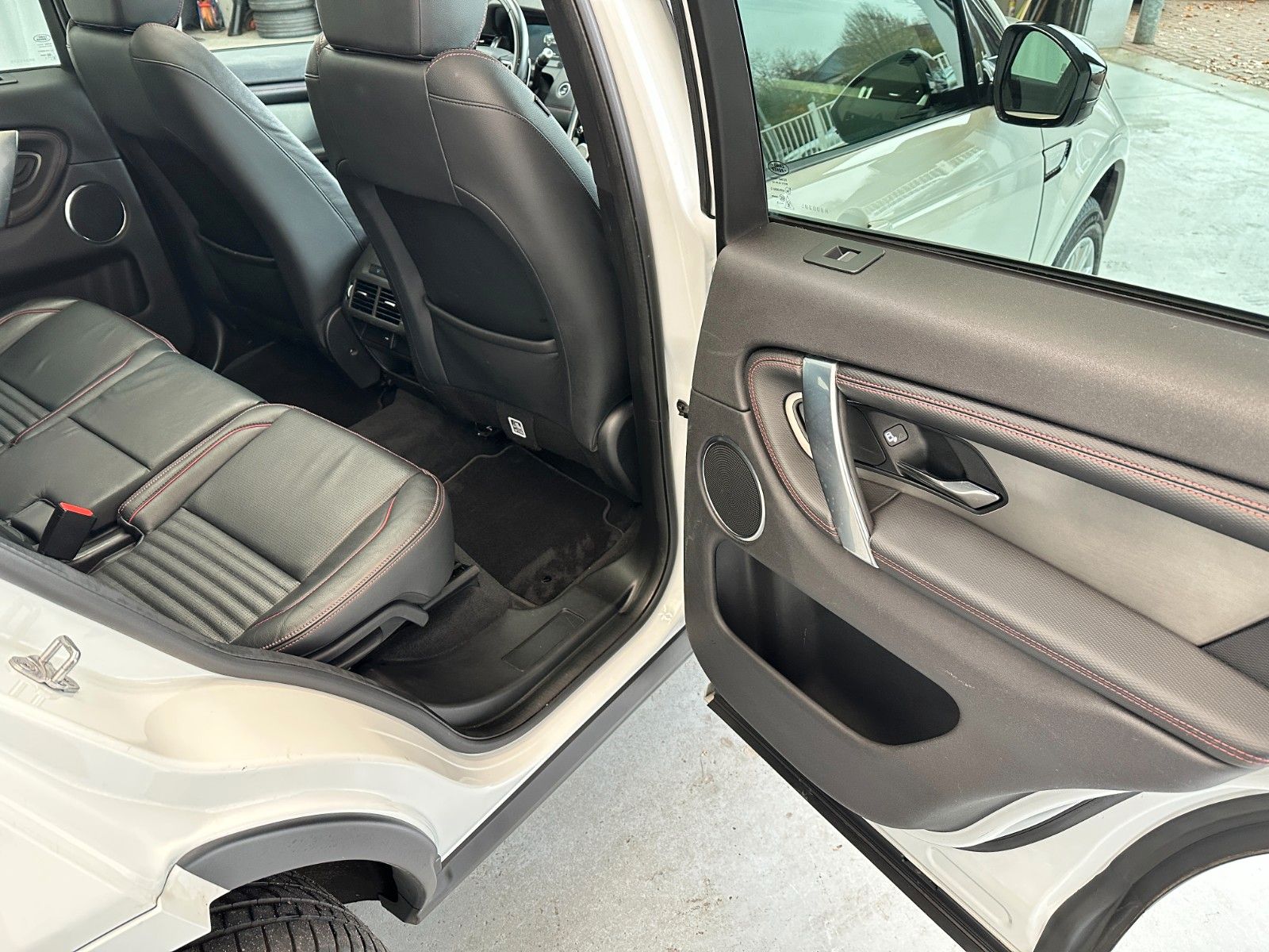 pirkite Lietuvoje Land Rover Discovery Sport R-Dynamic AWD Plug-in Head-Up | nuotrauka №24 | Unis.lt