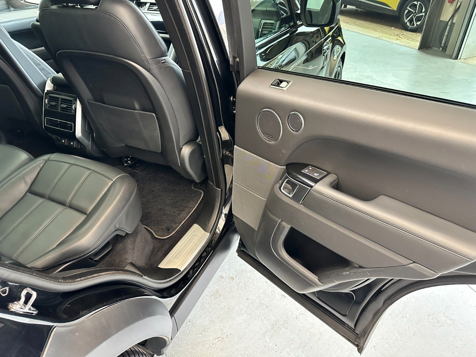 pirkite Lietuvoje Land Rover Range Rover Sport HSE Stealth P400e Plug-in | nuotrauka №21 | Unis.lt