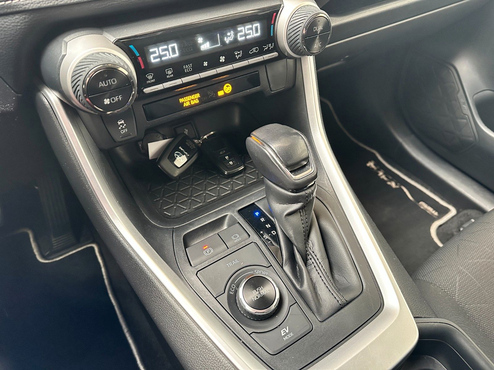 pirkite Lietuvoje Toyota RAV4 Hybrid AWD-i | Kamera Navi AHK | 1.Hand | nuotrauka №13 | Unis.lt