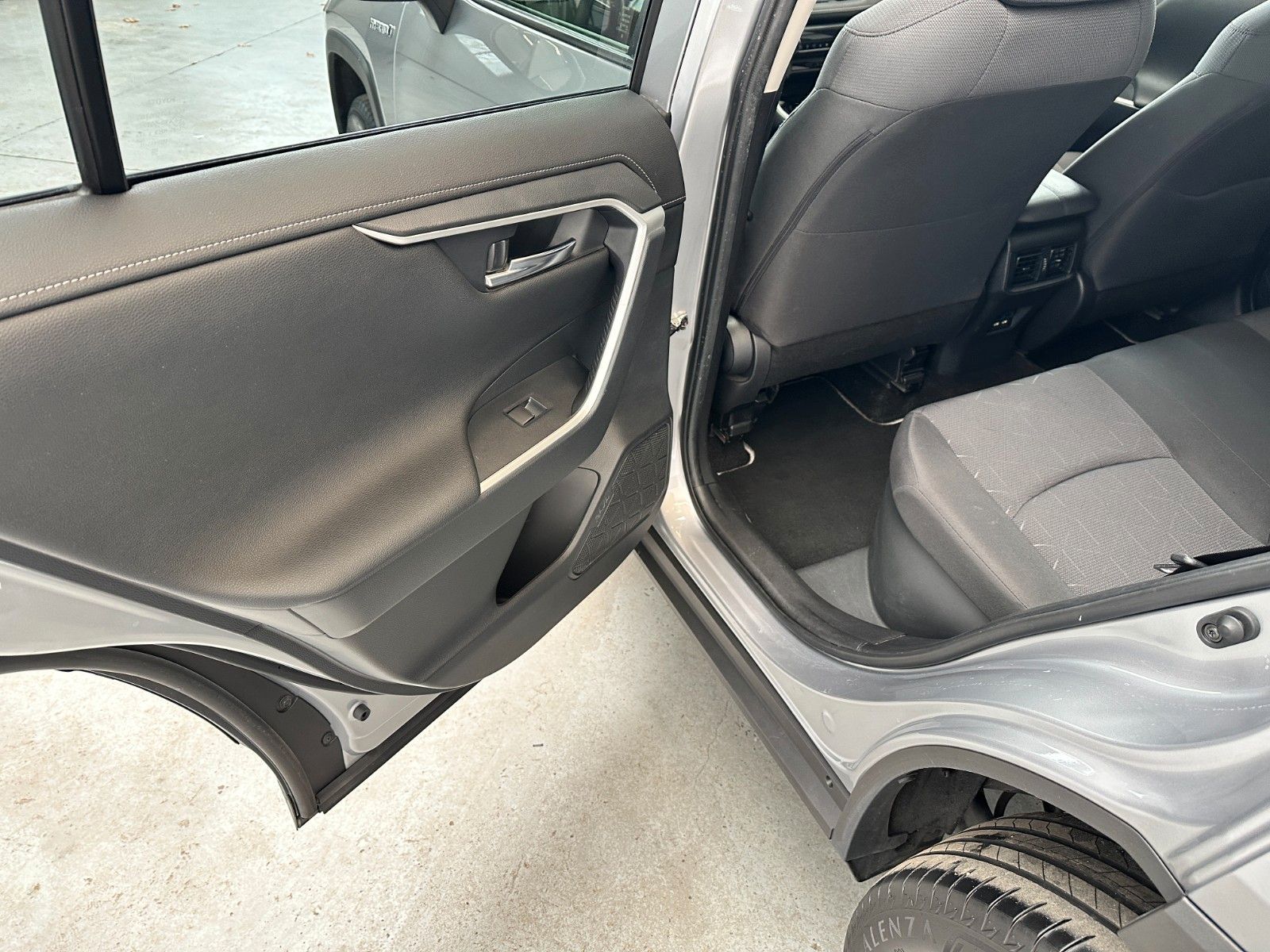 pirkite Lietuvoje Toyota RAV4 Hybrid AWD-i | Kamera Navi AHK | 1.Hand | nuotrauka №17 | Unis.lt