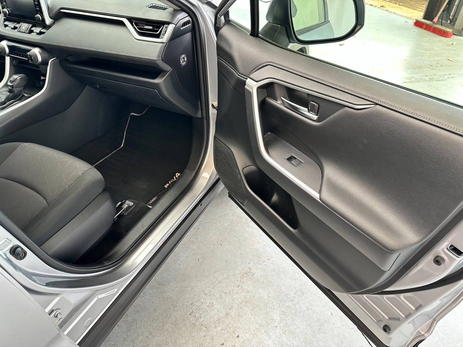 pirkite Lietuvoje Toyota RAV4 Hybrid AWD-i | Kamera Navi AHK | 1.Hand | nuotrauka №18 | Unis.lt