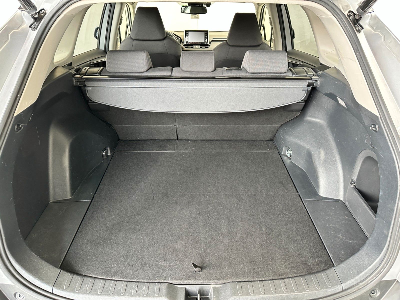 pirkite Lietuvoje Toyota RAV4 Hybrid AWD-i | Kamera Navi AHK | 1.Hand | nuotrauka №22 | Unis.lt
