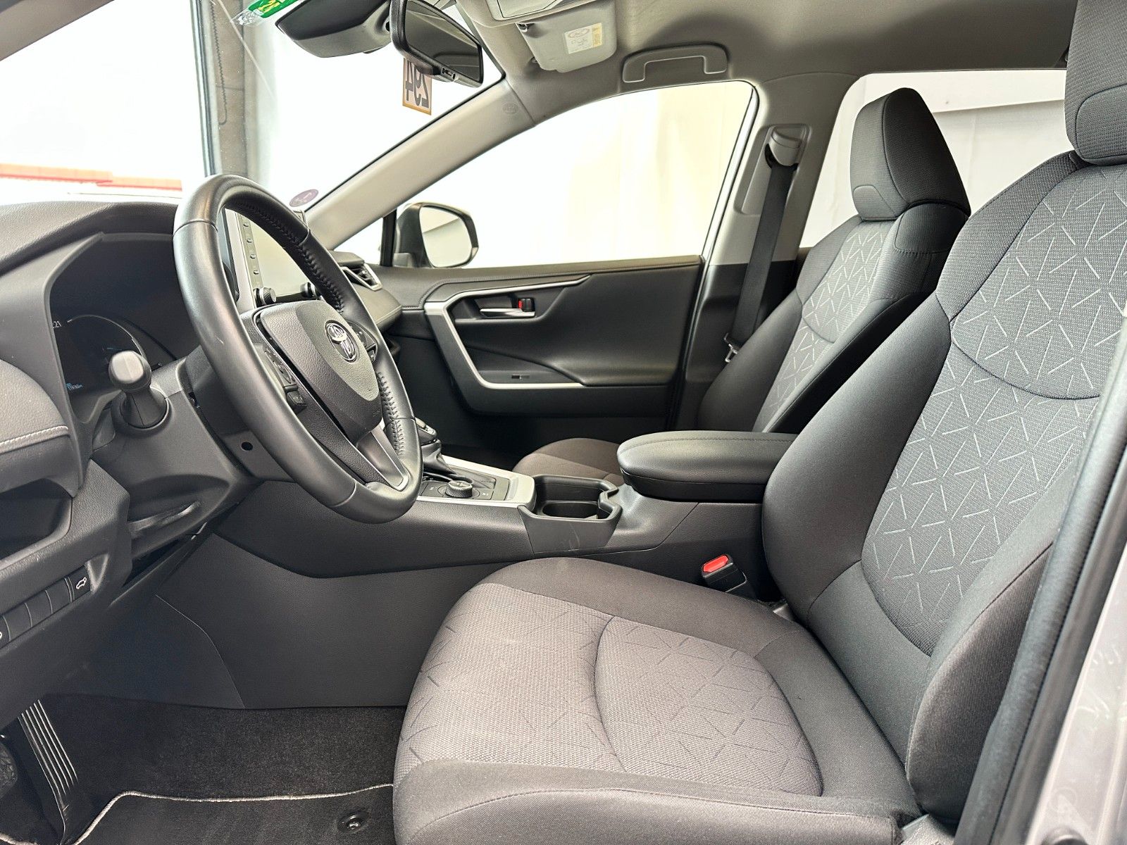 pirkite Lietuvoje Toyota RAV4 Hybrid AWD-i | Kamera Navi AHK | 1.Hand | nuotrauka №8 | Unis.lt