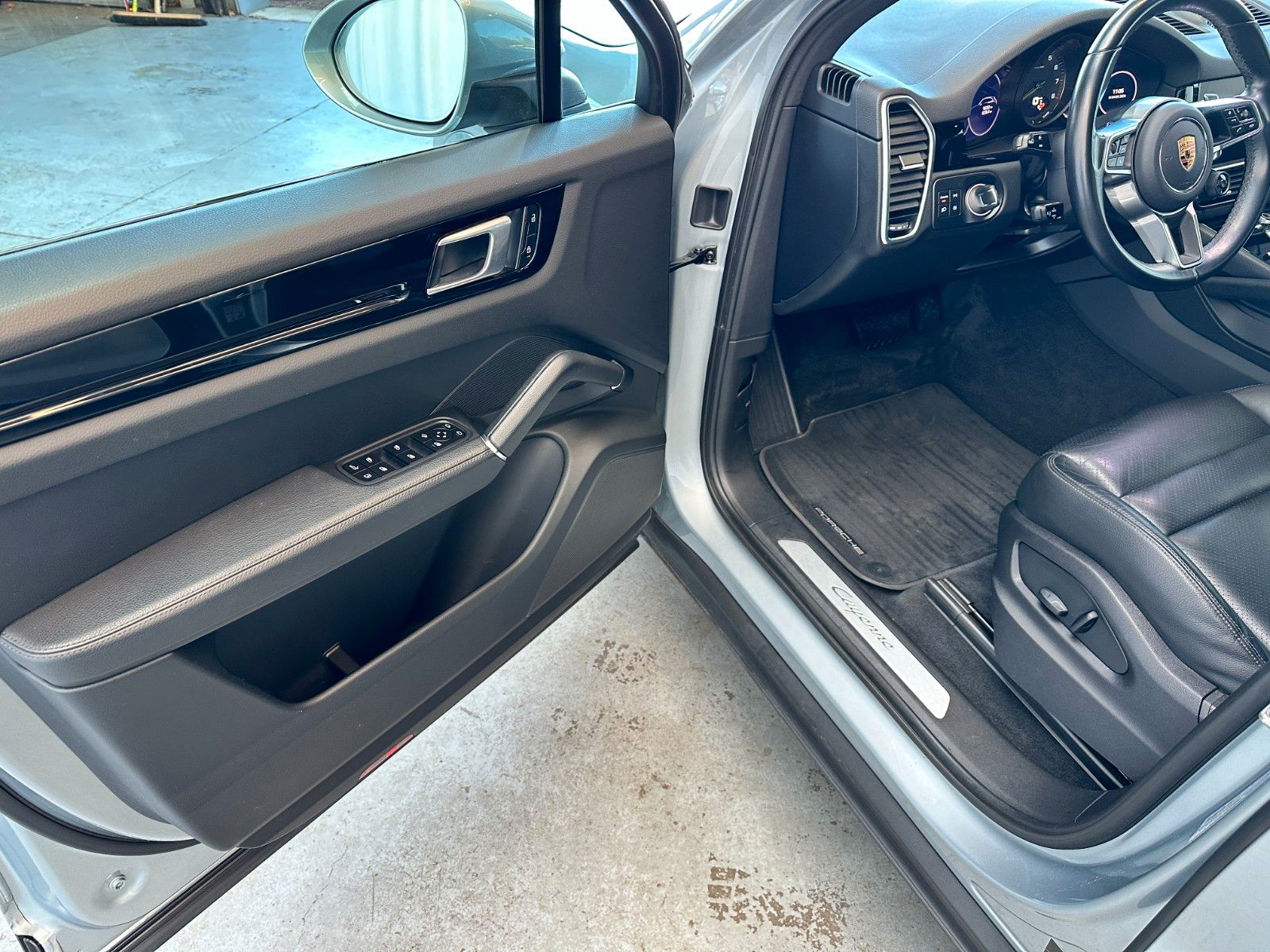 Купить Porsche Cayenne E-Hybrid|Luftfederung|1.Hand MwSt в Литве | фото №17 | Unis.lt