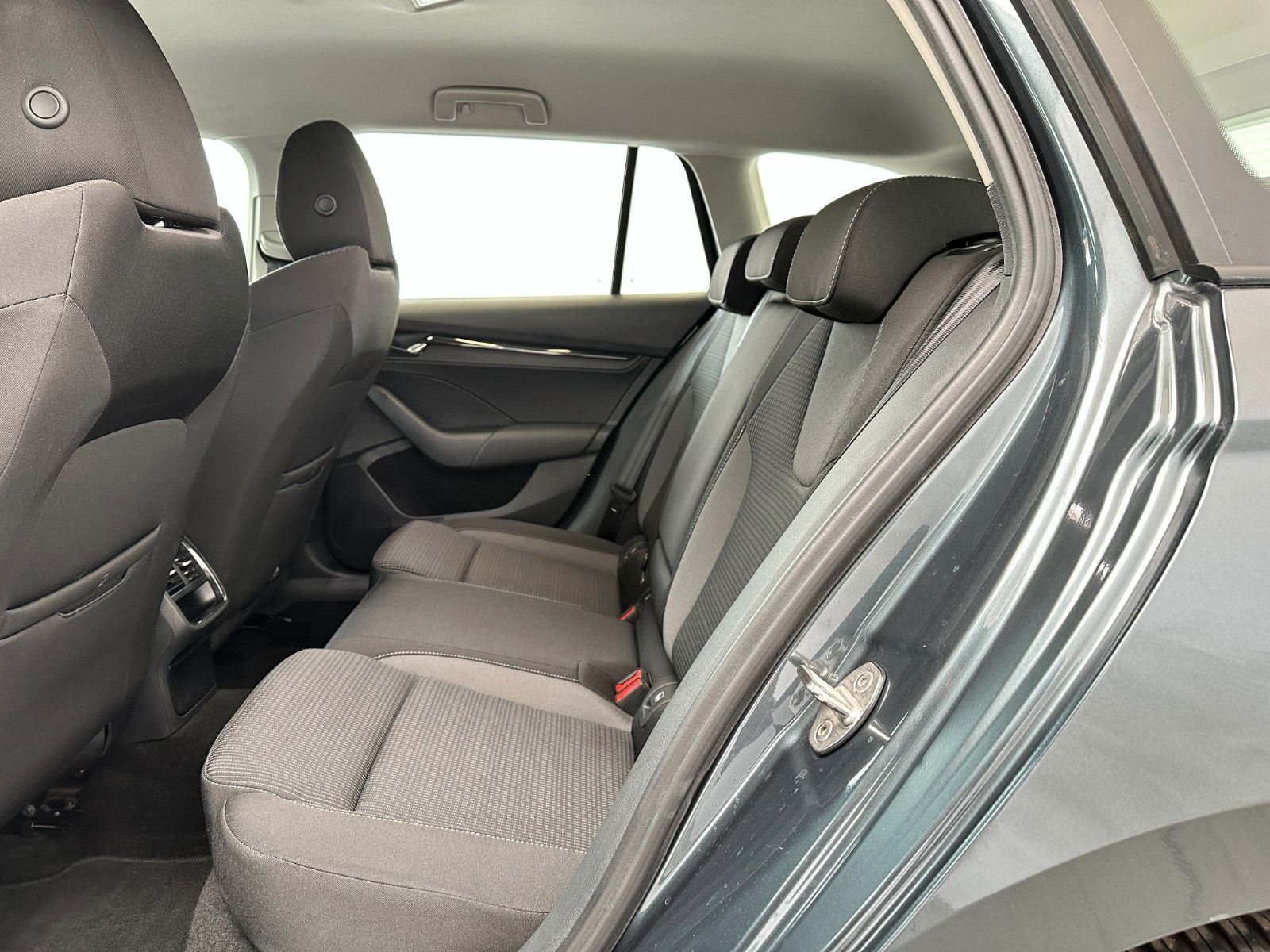 Купить Skoda Octavia Combi ERDGAS CNG DSG|Navi Cam| в Литве | фото №10 | Unis.lt