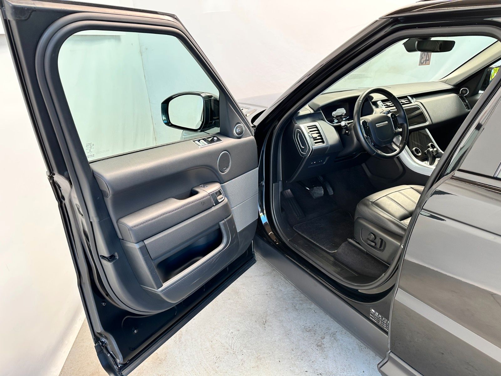 pirkite Lietuvoje Land Rover Range Rover Sport p400e SE Plug-in | nuotrauka №20 | Unis.lt