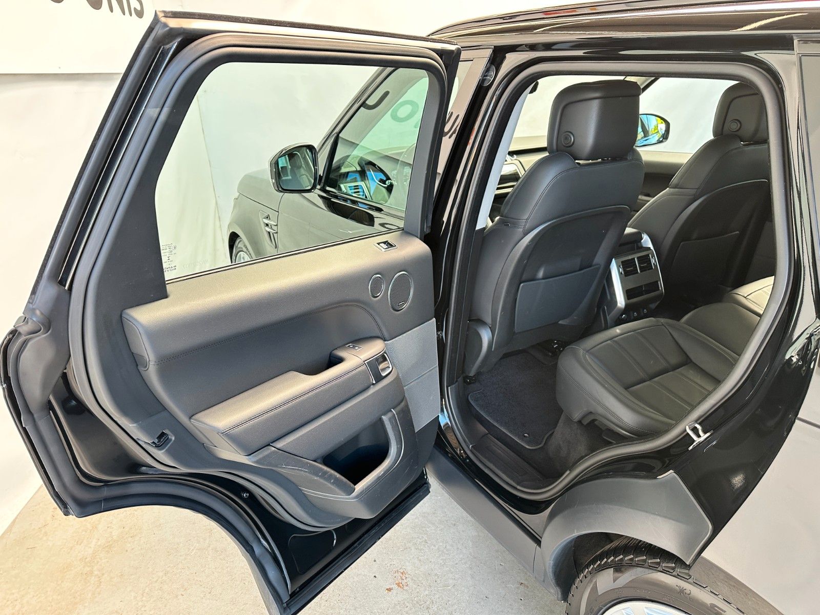 pirkite Lietuvoje Land Rover Range Rover Sport p400e SE Plug-in | nuotrauka №21 | Unis.lt
