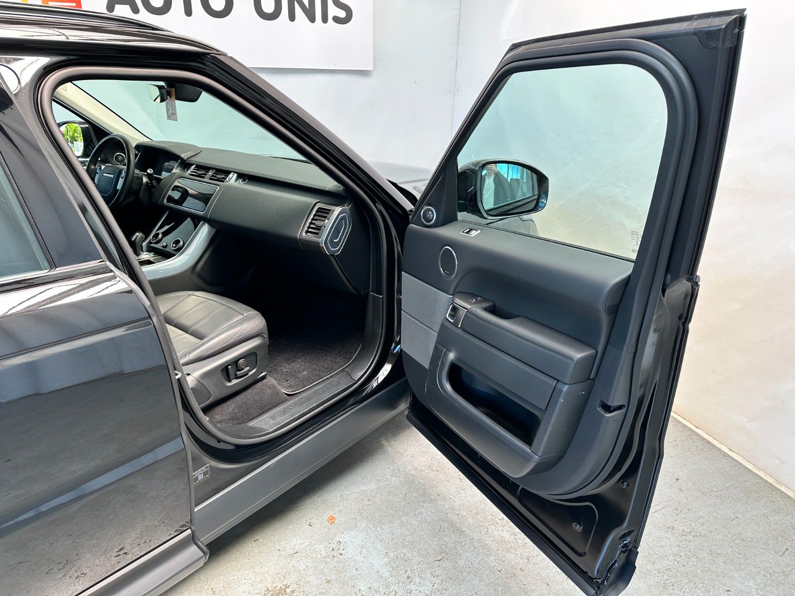 pirkite Lietuvoje Land Rover Range Rover Sport p400e SE Plug-in | nuotrauka №22 | Unis.lt