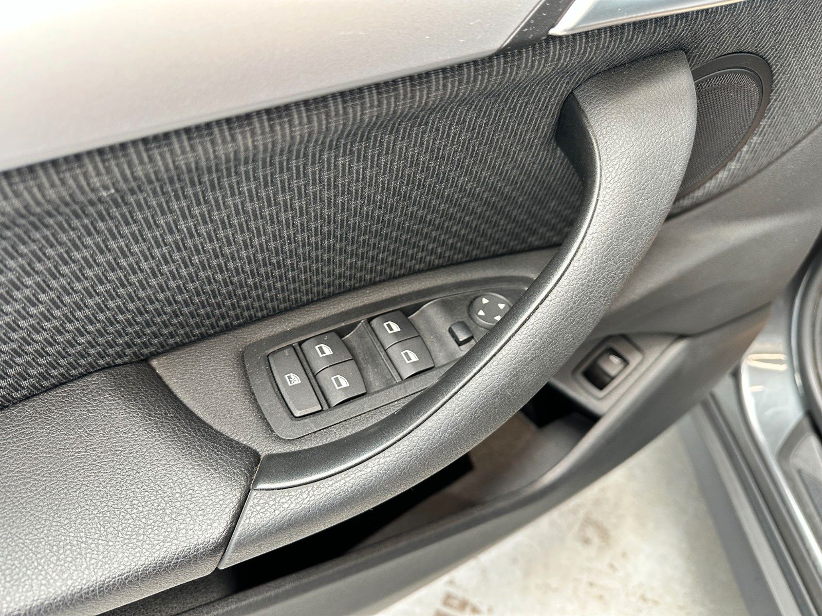 Buy BMW X1 sDrive Diesel Aut | Navi | 1.Hand Scheckheft Lithuania | img №7 | Unis.lt