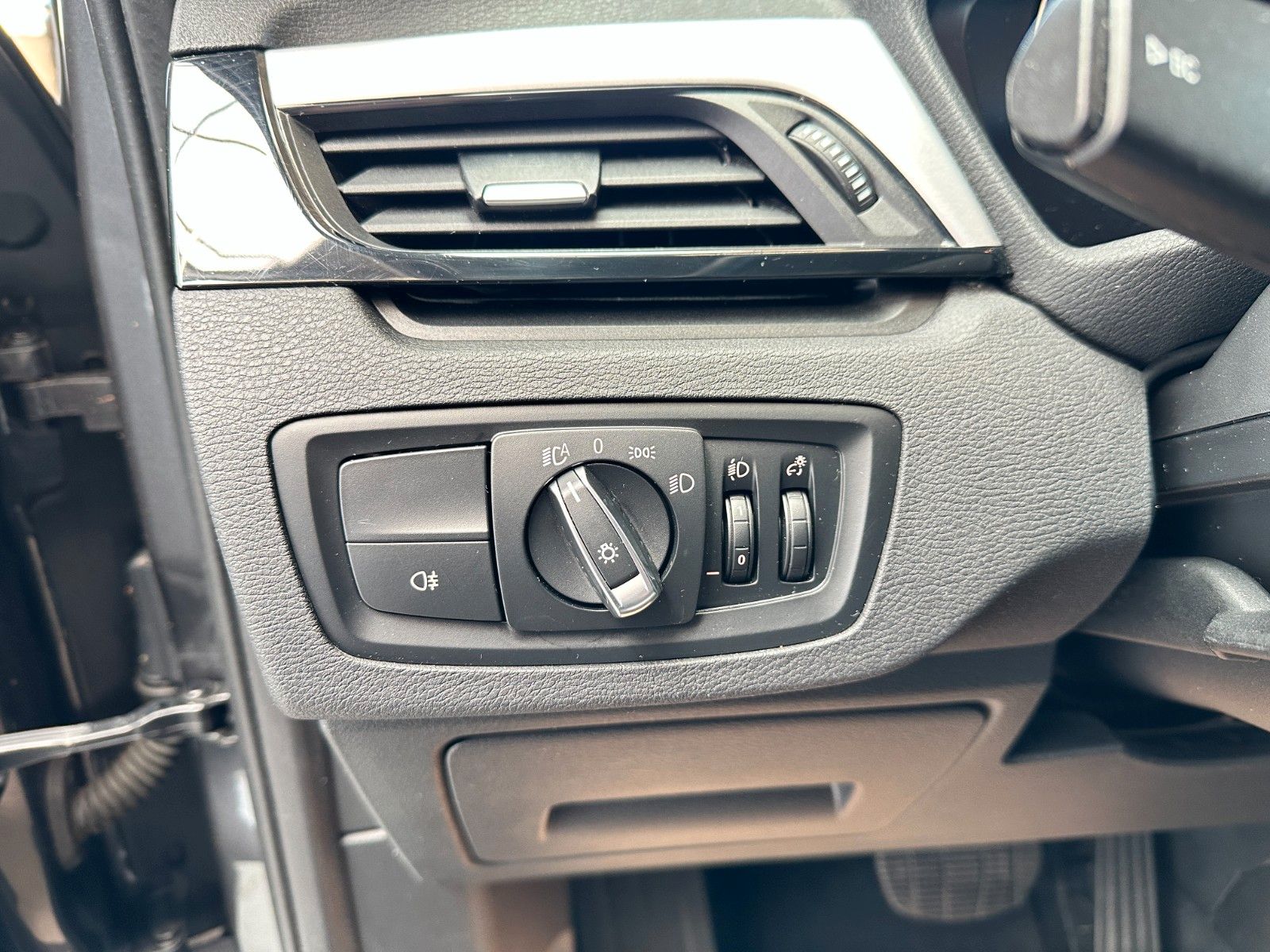 Buy BMW X1 sDrive Diesel Aut | Navi | 1.Hand Scheckheft Lithuania | img №8 | Unis.lt