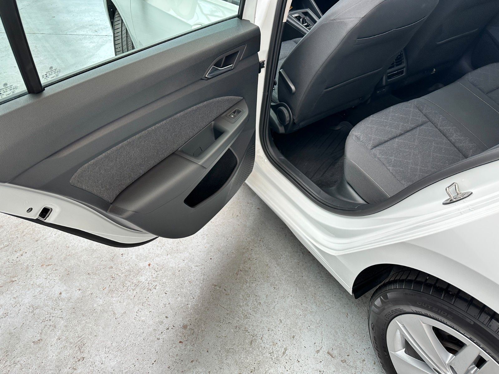 pirkite Lietuvoje Volkswagen Golf VIII Variant Active TGI | nuotrauka №21 | Unis.lt