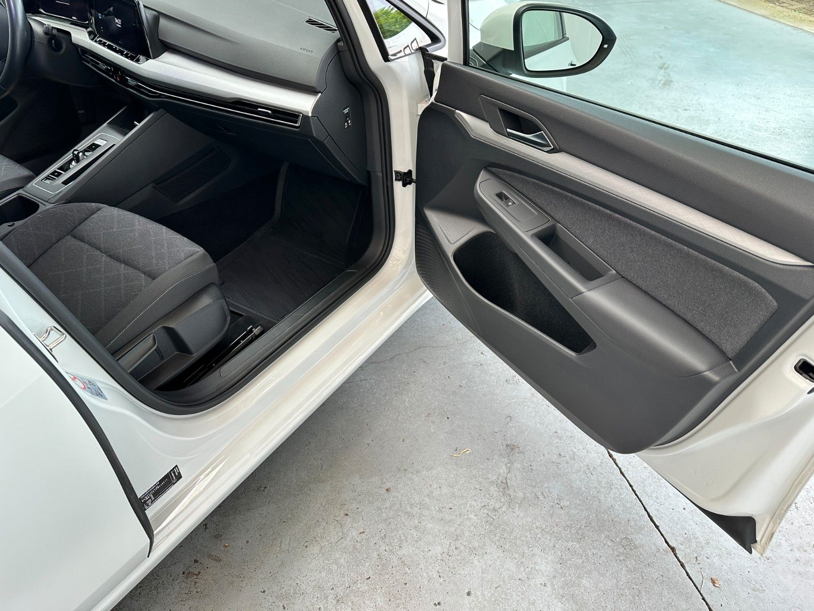pirkite Lietuvoje Volkswagen Golf VIII Variant Active TGI | nuotrauka №22 | Unis.lt