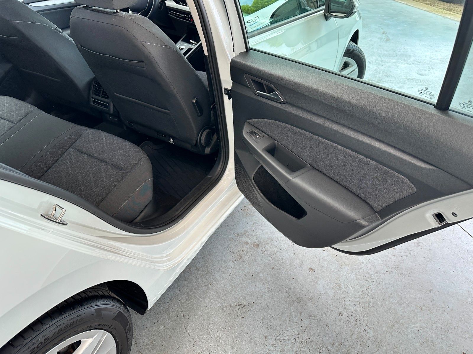 pirkite Lietuvoje Volkswagen Golf VIII Variant Active TGI | nuotrauka №23 | Unis.lt