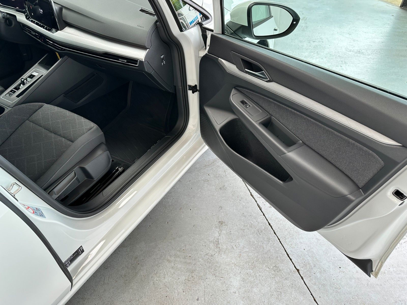 pirkite Lietuvoje Volkswagen Golf VIII Variant Active TGI | nuotrauka №21 | Unis.lt