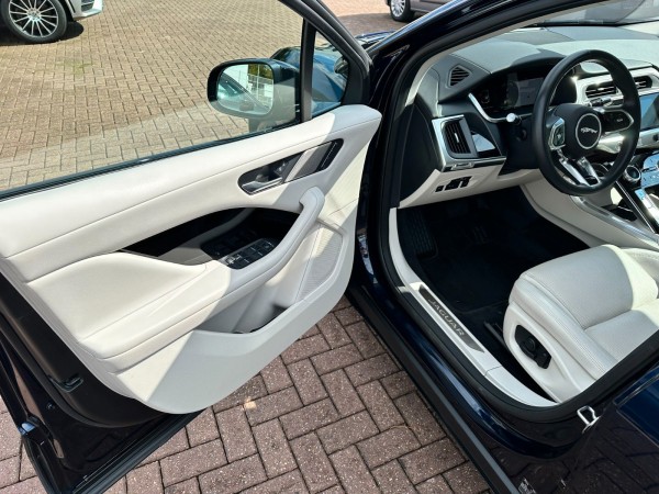 Купить Jaguar I-PACE SE Black Exterior Pack Led Kam 1.Hand в Литве | фото №29 | Unis.lt