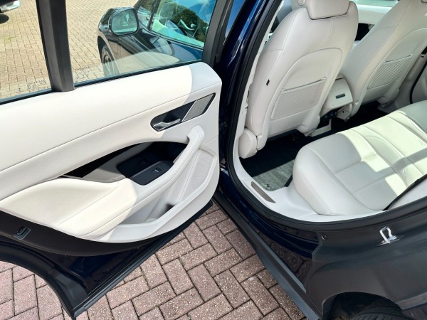 Купить Jaguar I-PACE SE Black Exterior Pack Led Kam 1.Hand в Литве | фото №30 | Unis.lt