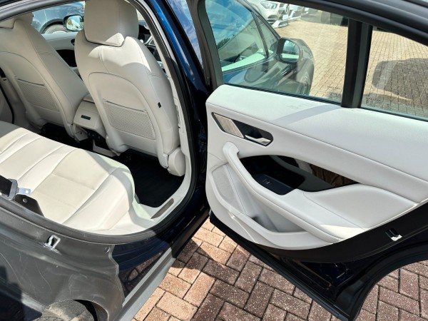 Купить Jaguar I-PACE SE Black Exterior Pack Led Kam 1.Hand в Литве | фото №32 | Unis.lt