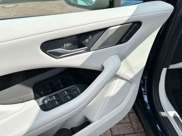 Купить Jaguar I-PACE SE Black Exterior Pack Led Kam 1.Hand в Литве | фото №9 | Unis.lt