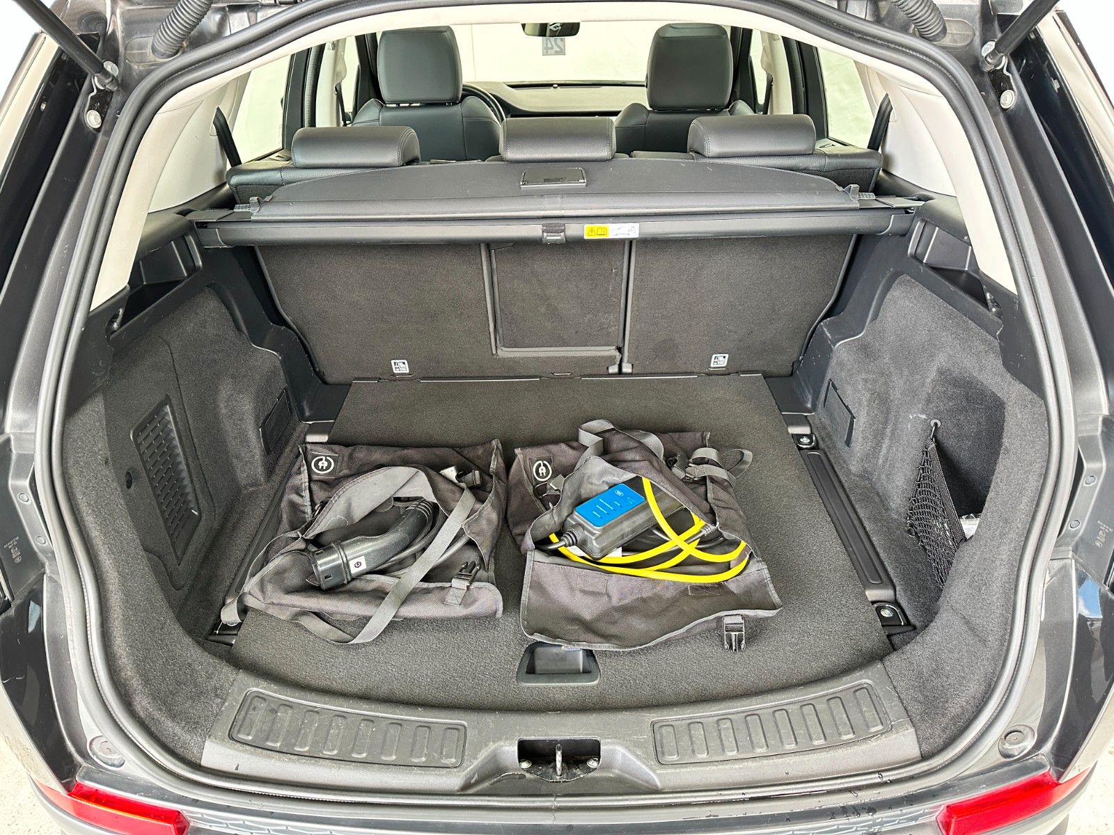 pirkite Lietuvoje Land Rover Discovery Sport R-Dynamic AWD Plug-in Panoram | nuotrauka №27 | Unis.lt