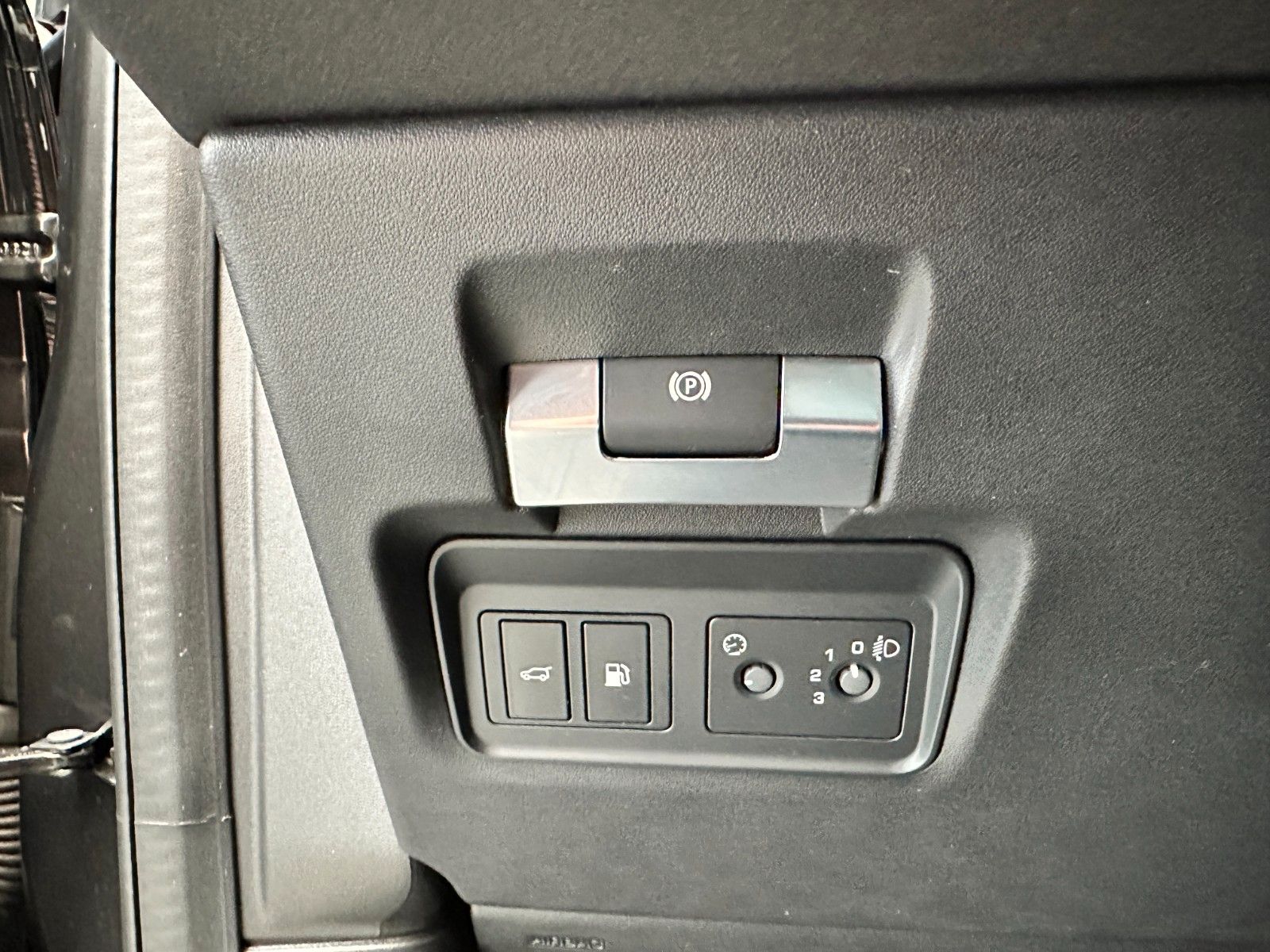 pirkite Lietuvoje Land Rover Discovery Sport R-Dynamic AWD Plug-in Panoram | nuotrauka №8 | Unis.lt