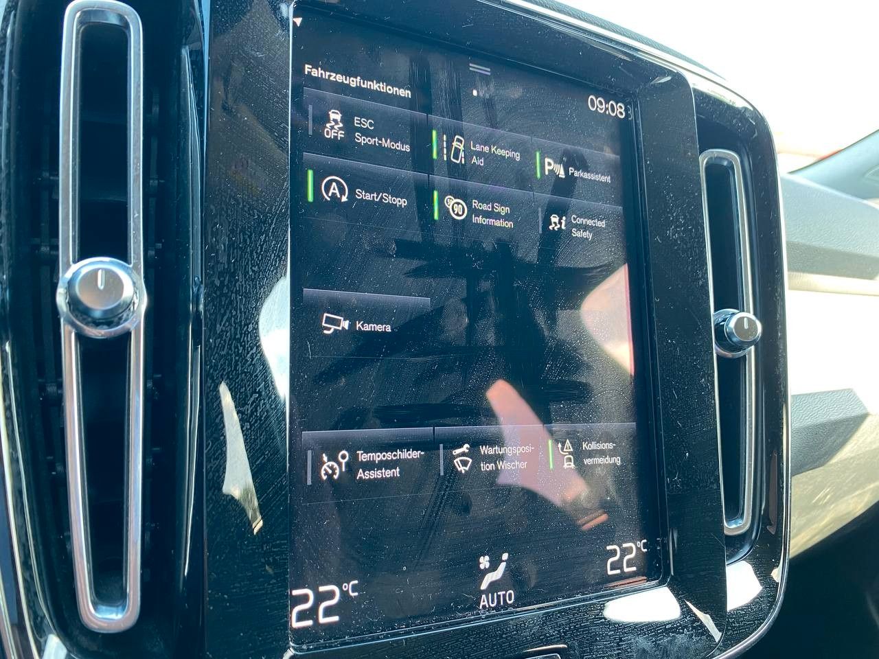 pirkite Lietuvoje Volvo XC40 Momentum Pro | Navi Cam Scheckheft | 1.Hand | nuotrauka №15 | Unis.lt