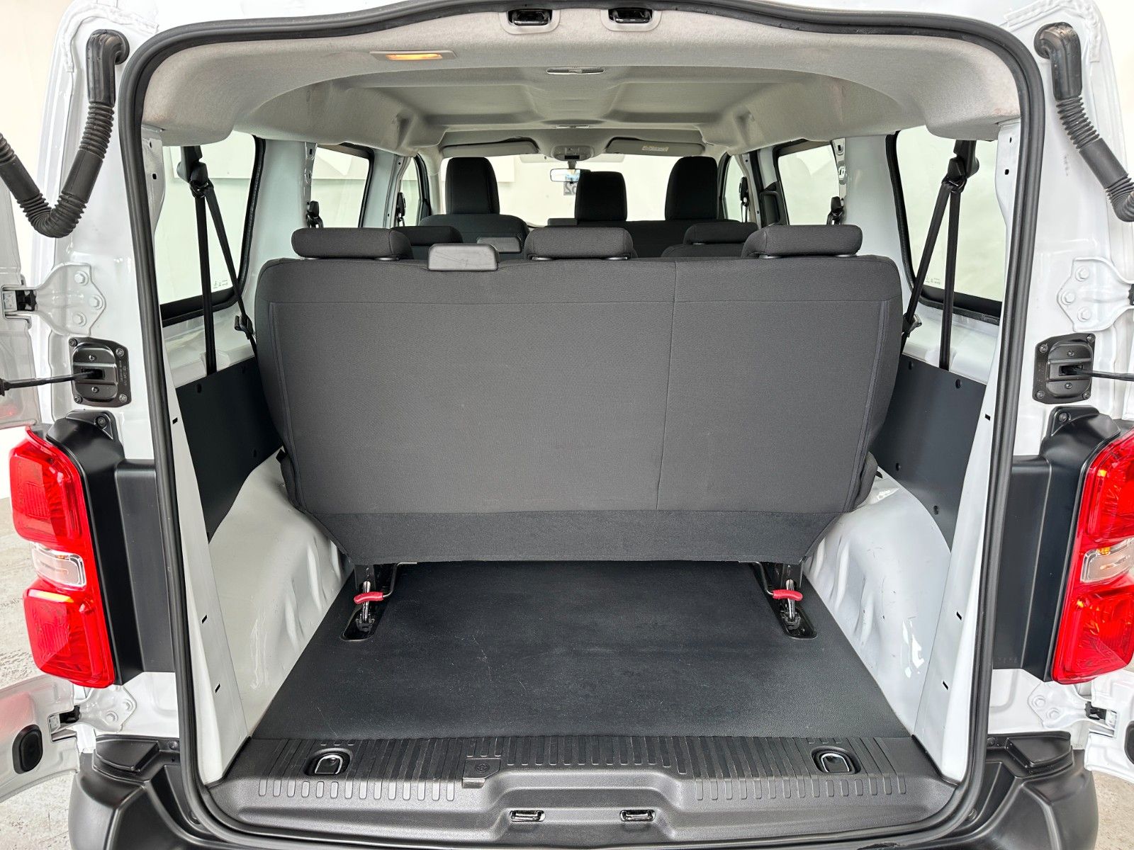 Buy Citroën Jumpy Kombi M Diesel | 9-Sitzer | 1.Hand MwSt. Lithuania | img №21 | Unis.lt