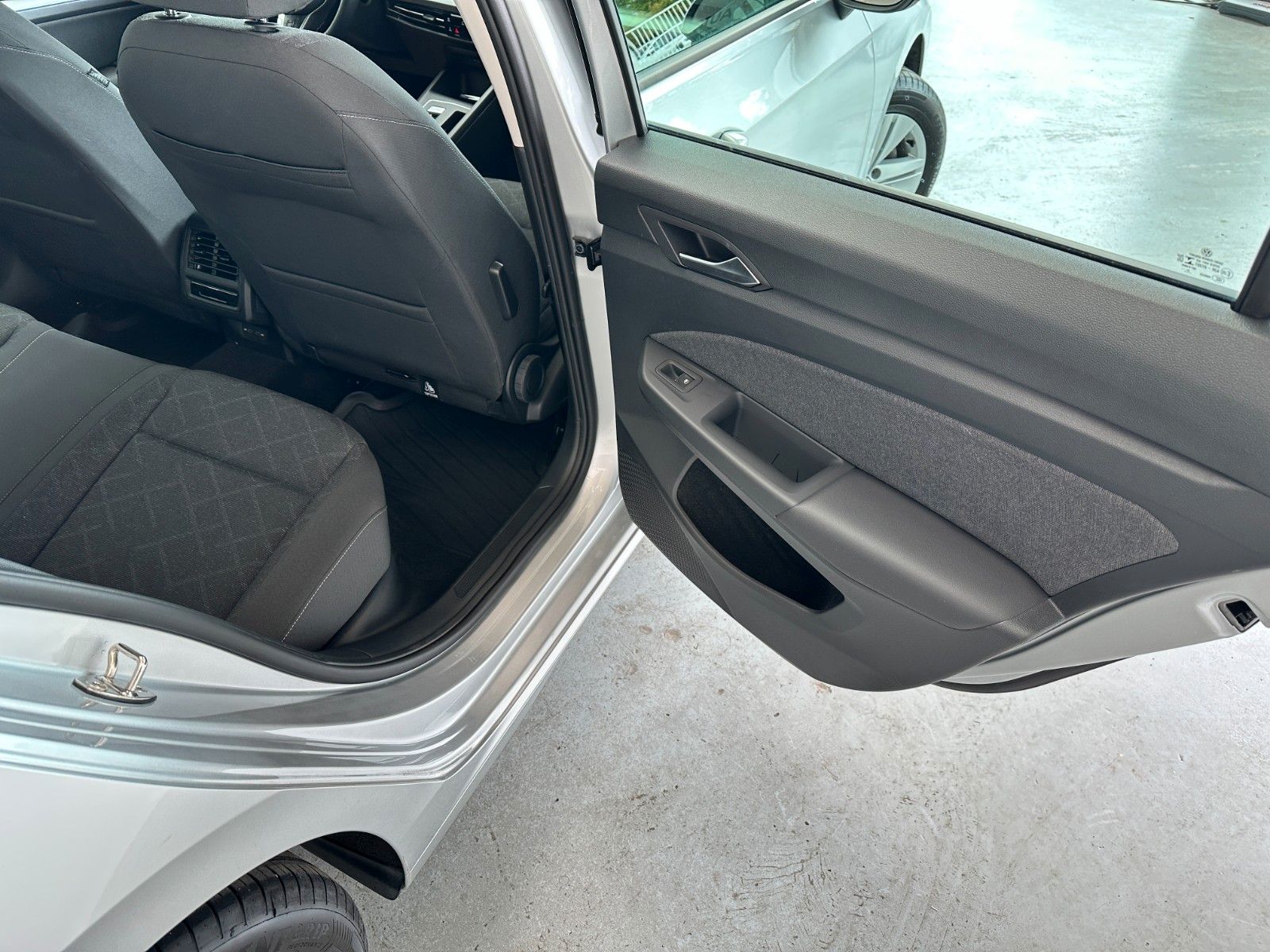 pirkite Lietuvoje Volkswagen Golf VIII Variant Active TGI | nuotrauka №21 | Unis.lt