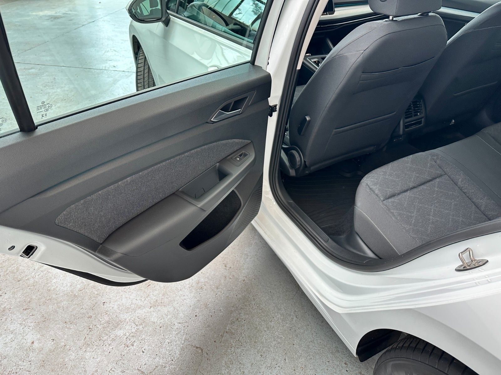 pirkite Lietuvoje Volkswagen Golf VIII Variant Active TGI | nuotrauka №20 | Unis.lt