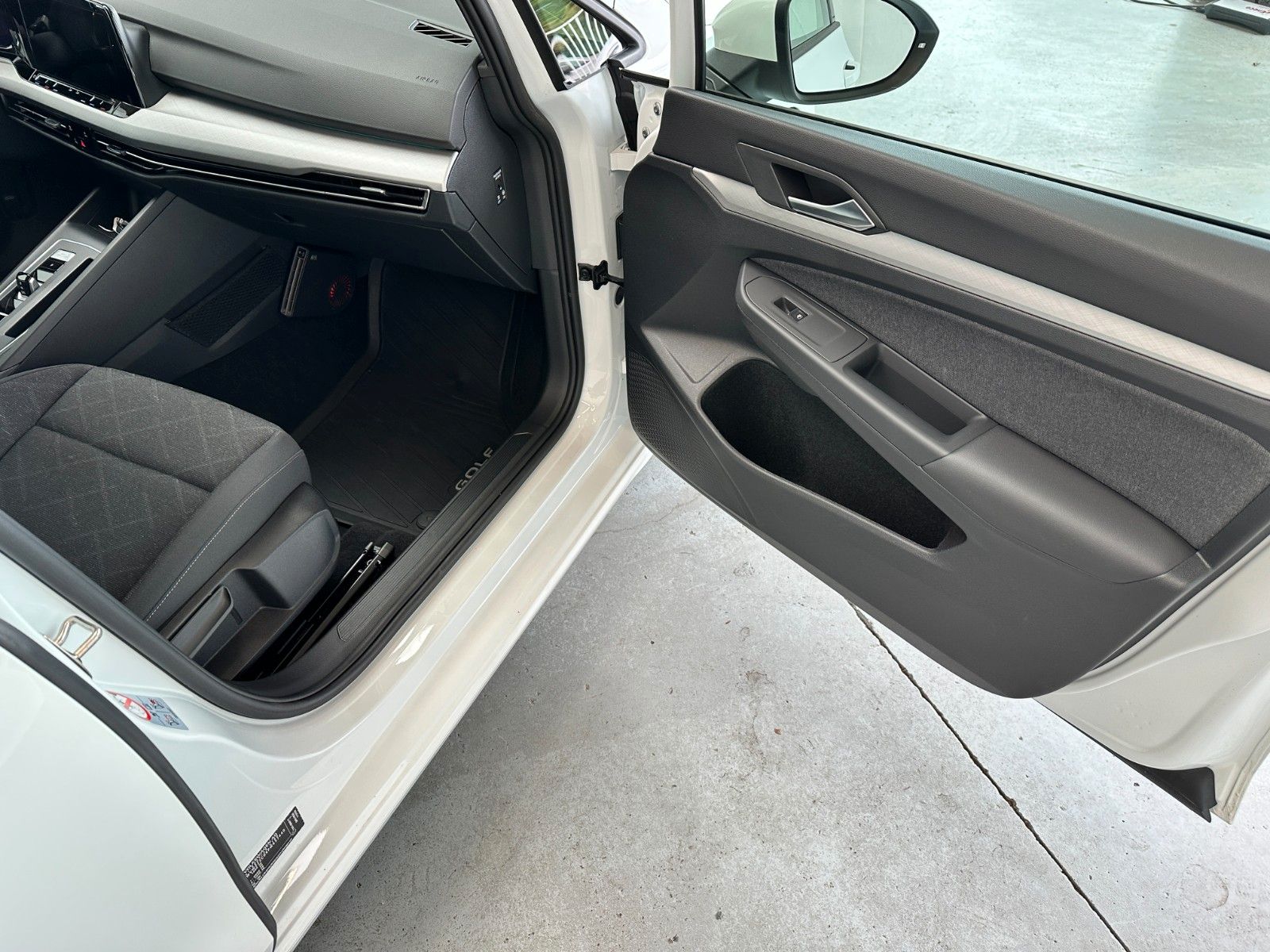 pirkite Lietuvoje Volkswagen Golf VIII Variant Active TGI | nuotrauka №21 | Unis.lt