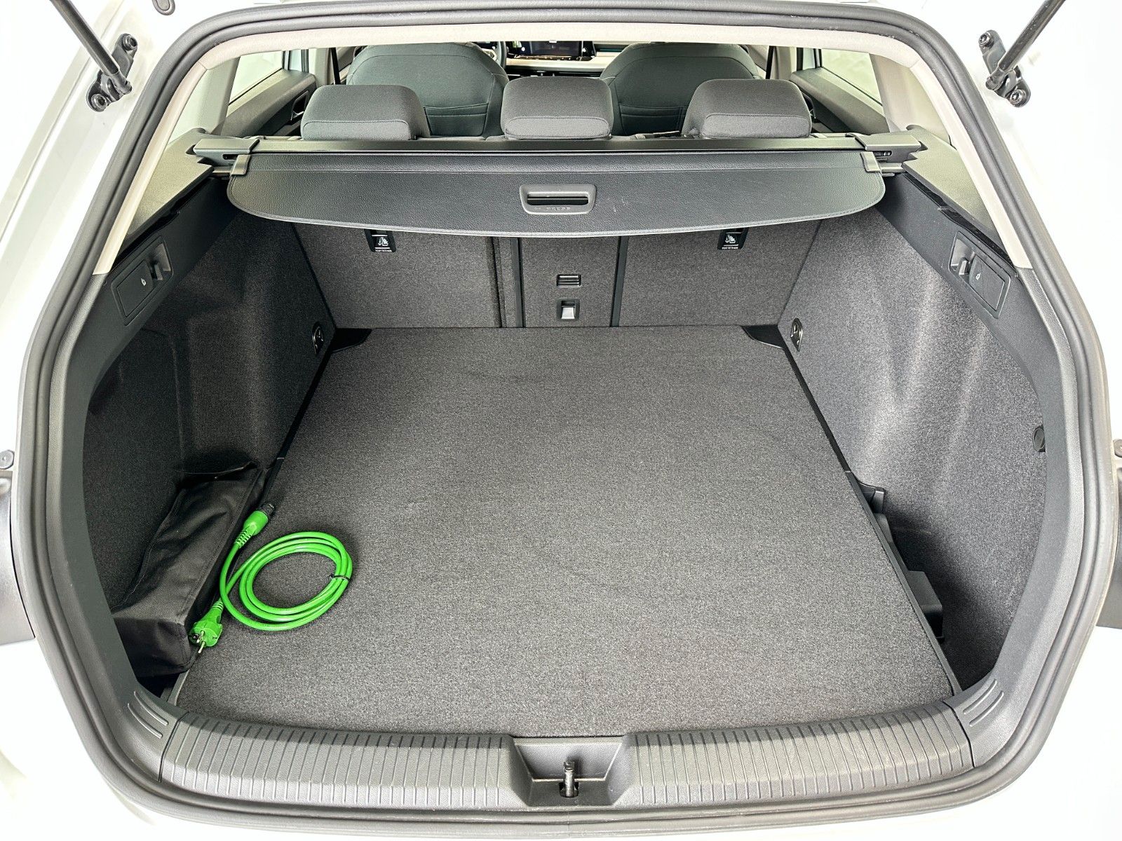 pirkite Lietuvoje Volkswagen Golf VIII Variant Active TGI | nuotrauka №26 | Unis.lt