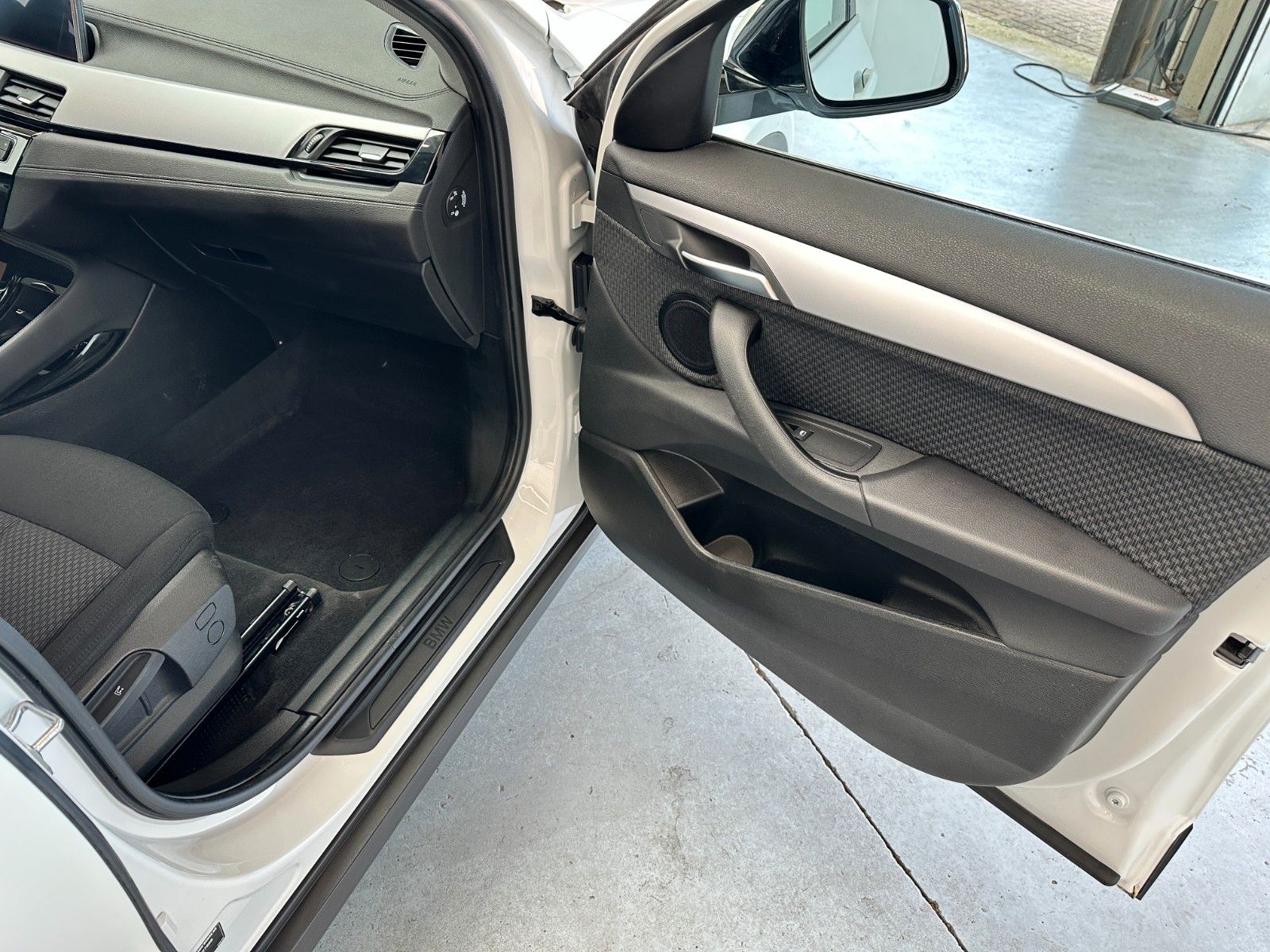 pirkite Lietuvoje BMW X2 sDrive18i Benzin Aut | Navi Cam LED | 1.Hand | nuotrauka №20 | Unis.lt