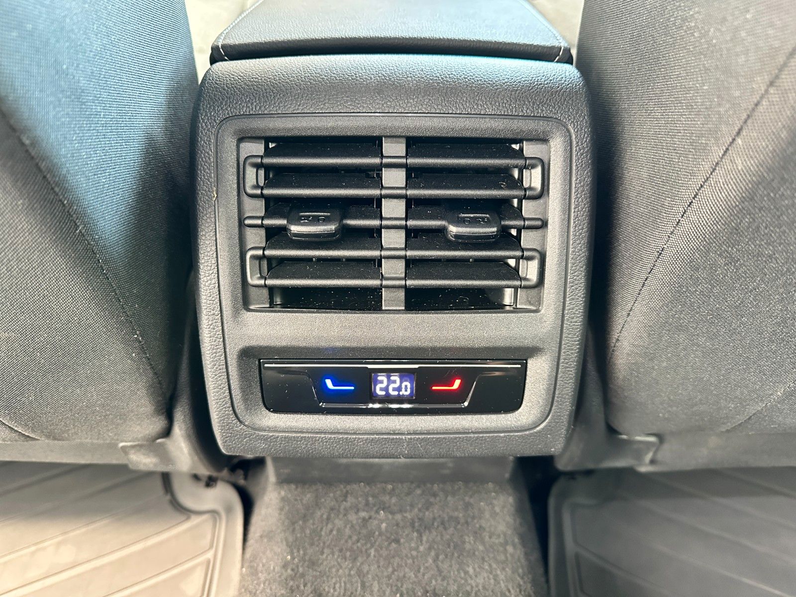 pirkite Lietuvoje Volkswagen Golf VIII Variant Active TGI | nuotrauka №23 | Unis.lt