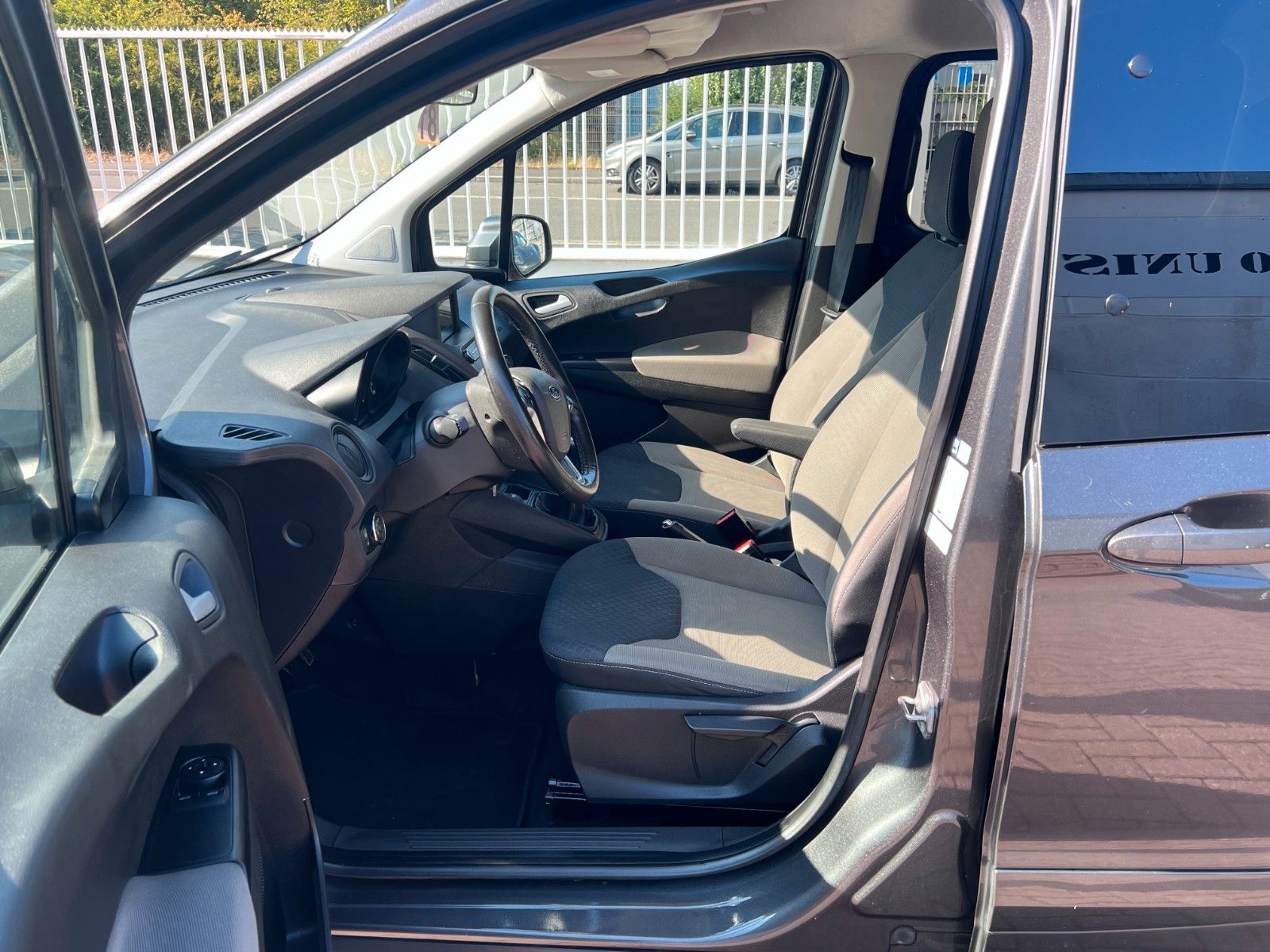 pirkite Lietuvoje Ford Tourneo Courier 1.5 Diesel | Cam Navi | 1.Hand | nuotrauka №11 | Unis.lt